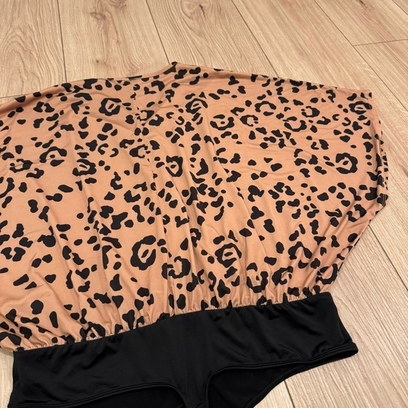 ASOS Angel Sleeve Wrap Animal Print Bodysuit - Picture 8 of 10